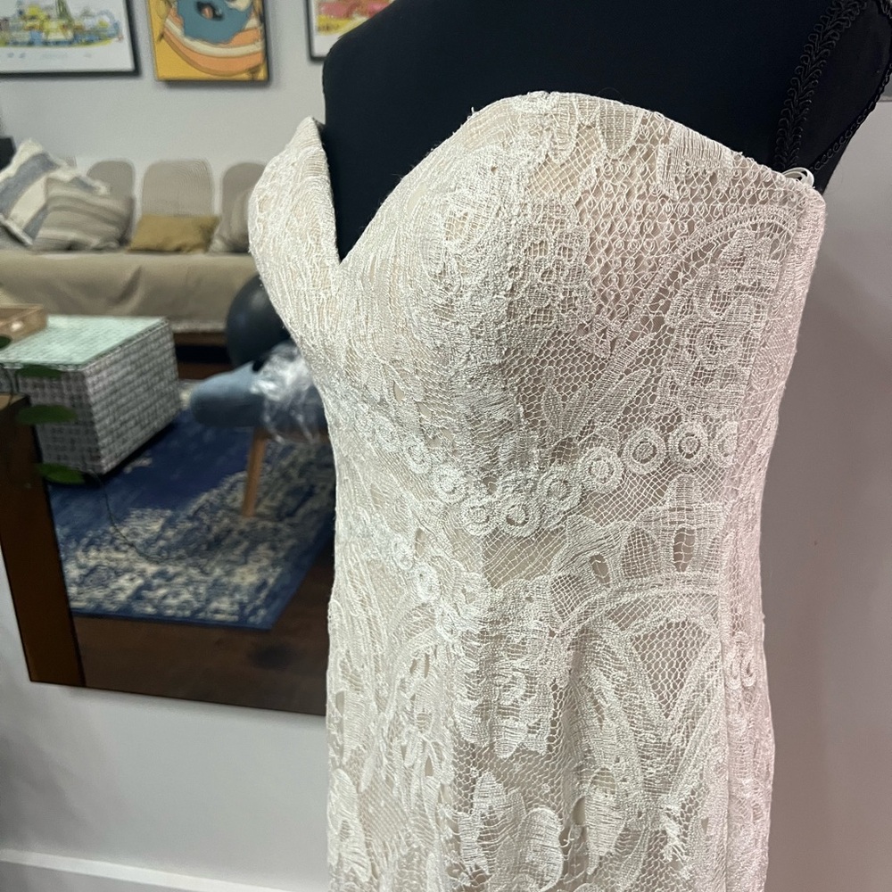 White Sheath Wedding Dress with Sleeveless Design and Sweetheart Neckline - Picture 5 of 16
